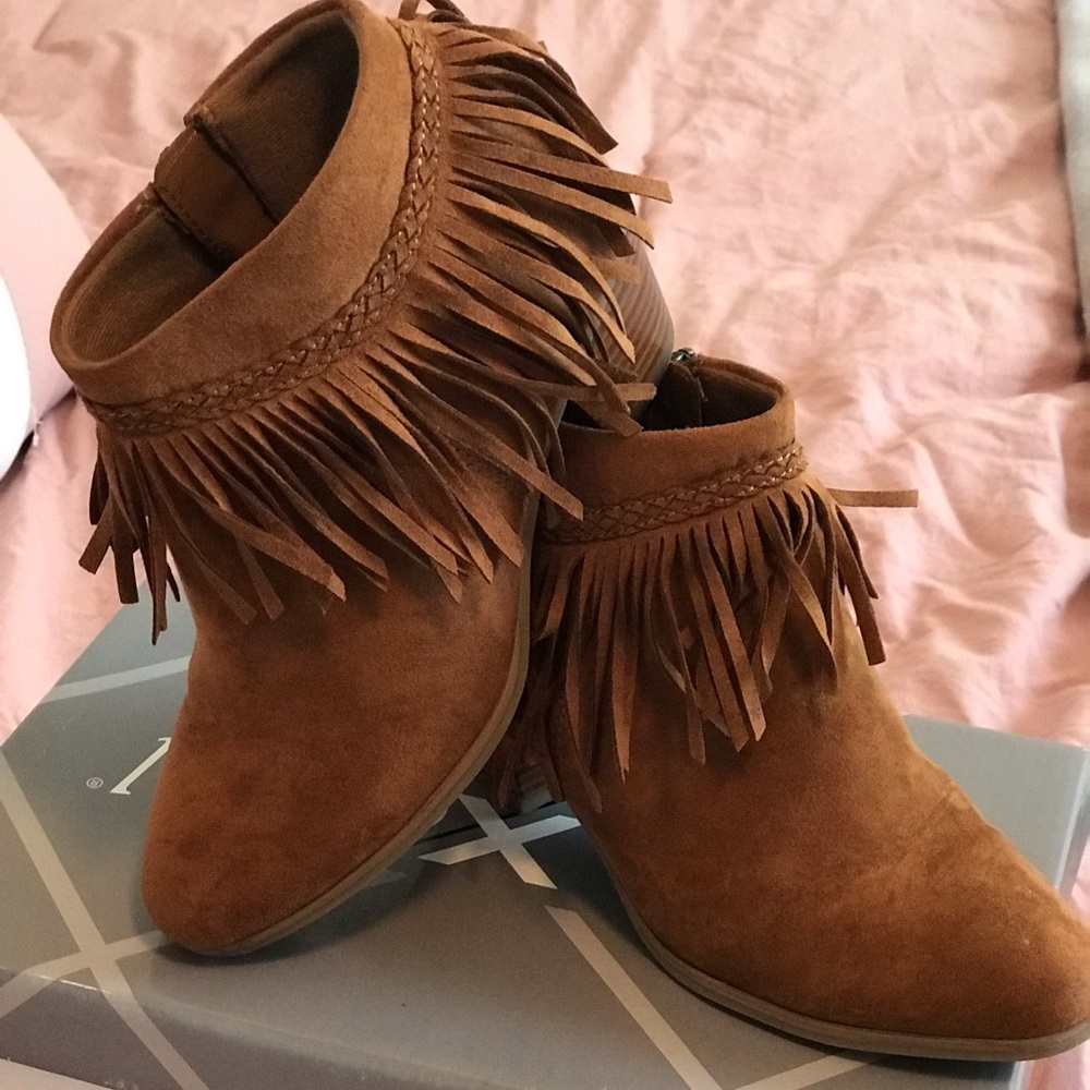 Child size 2 ankle shoe